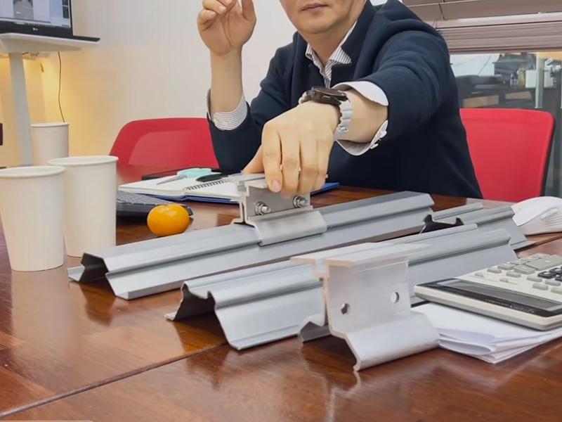 跳出 “内卷” 漩涡！多彩网冷弯联合韩方研发光伏屋面板型，迈向绿色能源新时代