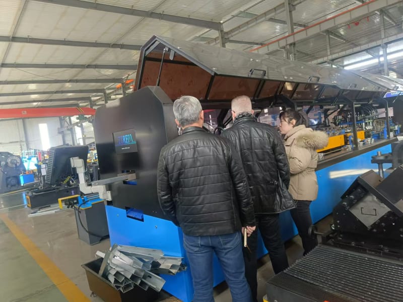 出口沙特地区的型钢机设备，多彩网冷弯工程师展实力以专业攻克小边与腰高难题